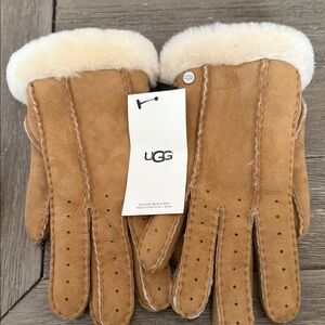 UGG Chestnut Shearling Gloves